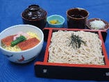 平日限定　ランチメニュー　うなぎ丼とそば