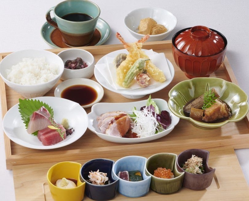 和食 酒 えん 品川ウィング高輪店 コース えんの贅沢御膳 職人の技が光る 季節の食材を使ったおすすめランチ膳 お一人様 2 650円 税込 ぐるなび