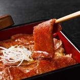 特上焼肉重ランチ￥2,880
スープ・サラダ・小鉢二種