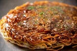 お肉にミンチを使う府中焼き！麺の焼き加減お好みで選べます！