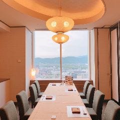 テーブル席・個室での用意も可能です。