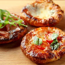 サクサク食感＆とろ～りチーズ！
10年以上愛されるパイ生地ピザ「パイッツァ」
