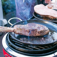 東京湾を一望するテラスで潮風と緑を感じながらBBQ！