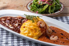 大人気のオムライスは＋300円でWソースに！