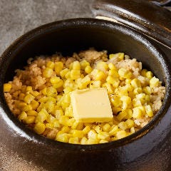 ふっくらやわらかご飯に贅沢に具材がのった土鍋ご飯が登場!