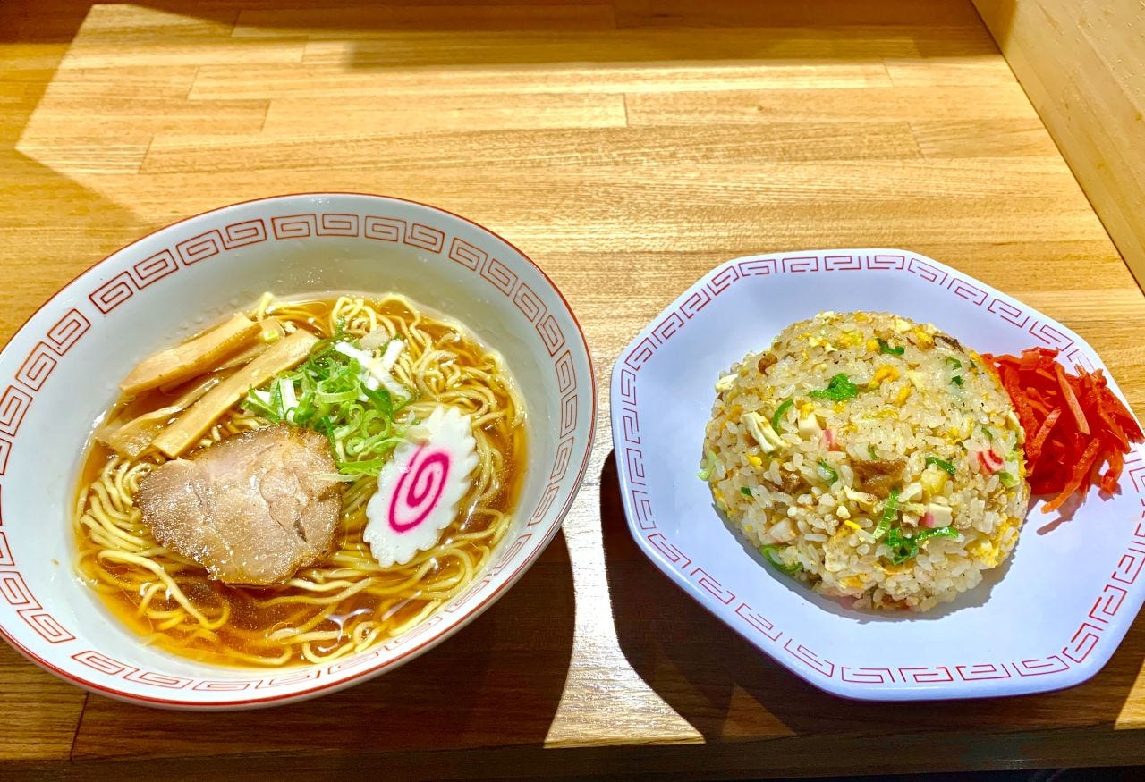 熱海の謎の中華料理店「あと5分」。あと5分ってどういうことだ？！「ラーメンまだですか？」「あと5分」「あの、ラーメンまだですか？」「あと5分」・・・