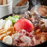 トマすき鍋のほか、ぷるぷるコラーゲン鍋・鶏すき鍋・鶏ガラスープの水炊きをご用意しています