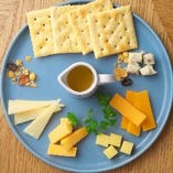世界のチーズ盛り合わせ　５種