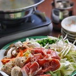 京都を代表する京赤地鶏で作るお鍋を、皆さんでご堪能ください