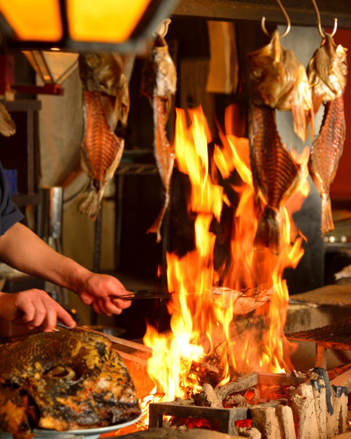 【原始焼】炭の周りの熱を利用して焼く伝統的な焼き方