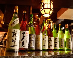 宮城の地酒も有ります。 三陸の鮮魚とお酒を愉しめます。