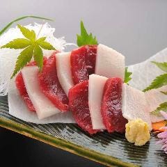 ■季節の食材を使用した逸品。 くじら紅白刺￥1650