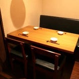 ゆっくり料理とお酒、会話を楽しめる和みの空間。半個室も完備。