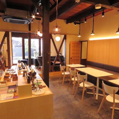 Cafe＆Guesthouseもやいや  店内の画像