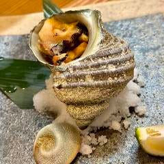 数量限定　活サザエ　つぼ焼