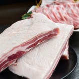 豚肉は天恵美豚や霧島豚など、ビタミン豊富な国産豚のみを使用しています。