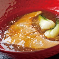 フカヒレの姿煮込み