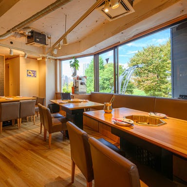 SAINUU氷煮羊炉 上野店_上野の喧騒から離れて落ち着いた空間