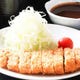 味噌カツの特製みそだれは牛スジを5時間煮込んで仕込みます