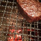 備長炭でじっくり焼き上げた旨味最大限のお肉を堪能ください。