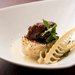 筍と牛しぐれの焼きリゾット　白味噌仕立てのブイヨンとともに