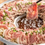 鹿児島発祥！黒豚ロースの炊き肉鍋は当店自慢の新名物！