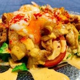 【天廣堂式肉炒め温玉サラダ】―炒肉蛋沙律―