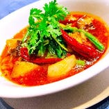 2.皮付き豚バラ肉と梨の特製麻辣煮込み