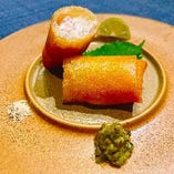 3.自家製鶏ハムと梨の特製春巻き（1本）