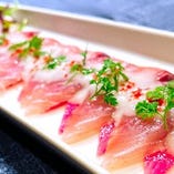 お勧め4.天然カンパチの紹興酒昆布締め　冬カブソース