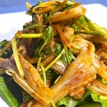 お勧め4.柔らか豚耳と香味野菜のピリ辛和え　