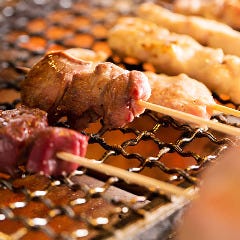 丁寧に一本ずつ焼いた 串焼きメニューを堪能あれ!