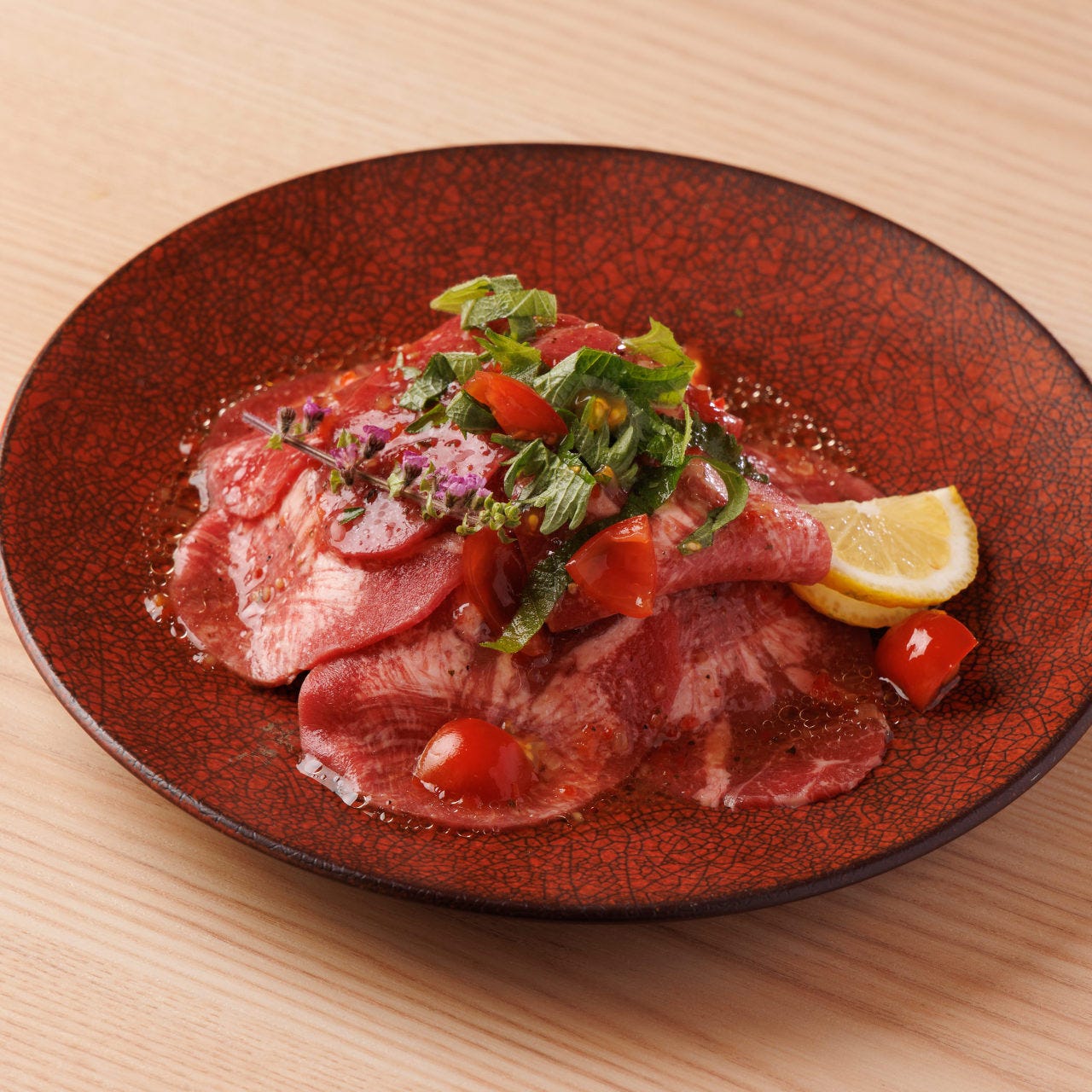 独特の肉質と風味を持った仙台の牛タンをじっくり調理