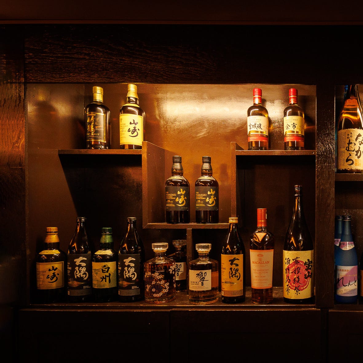 日本酒以外にもジャパニーズウイスキーや焼酎など種類豊富！