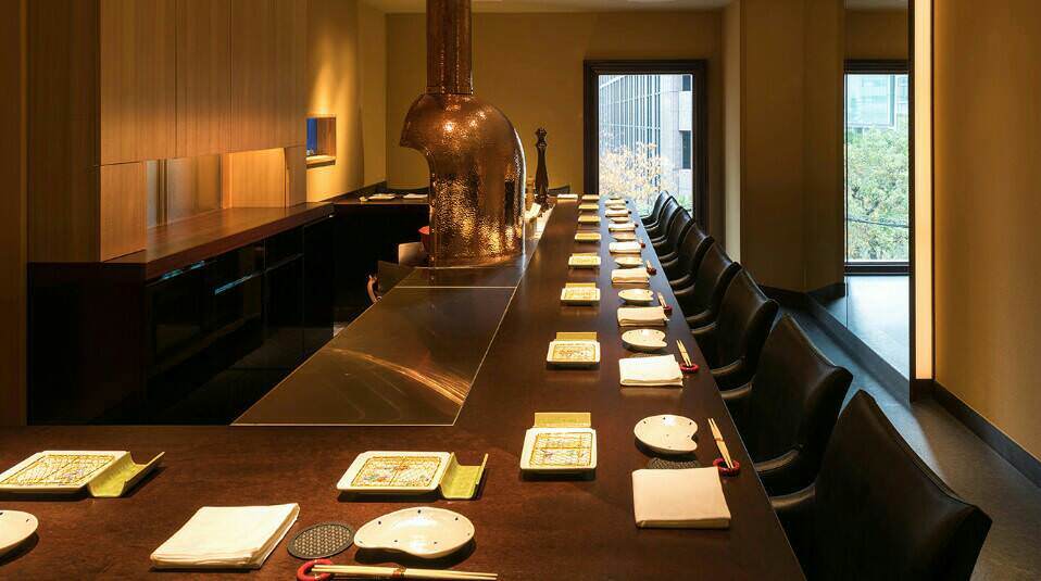 北新地 串かつ凡 本館の高級感漂う内観