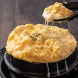 爆発たまごっ！韓国風茶碗蒸し『ケランチム』を、特製の出汁を使用して「殻YABURIスタイル」にアレンジしました！韓国語で「ケラン」は鶏卵「チム」は蒸し料理という意味です。