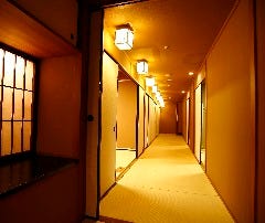 和室座敷を畳廊下で分けて使ってOK。