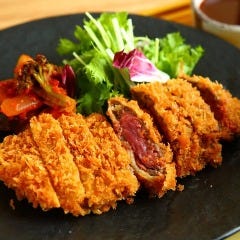ランチタイムのサービスには、ご飯おかわり自由です。