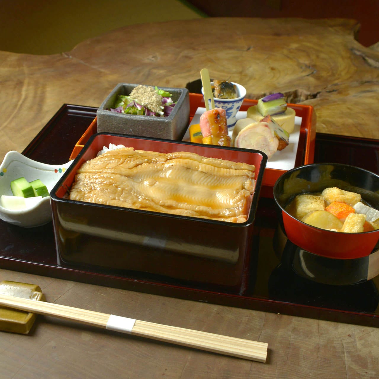 神楽坂おいしんぼ食堂 コース 島根産大穴子 国産煮穴子重御膳 2500円 税込 ぐるなび 神楽坂おいしんぼ食堂 コース 島根産大穴子 国産煮穴子重御膳 2500円 税込 ぐるなび