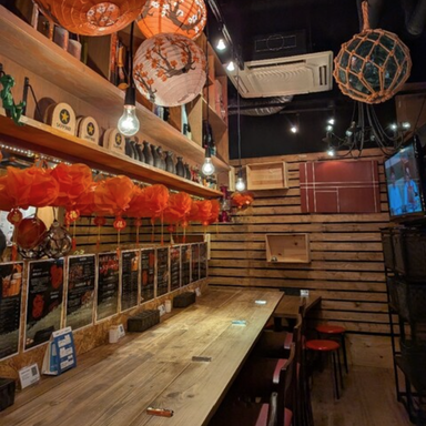 本格薬膳火鍋と麻辣スパイスカレー専門店 神戸南京町 麻辣朋友!_カウンター席