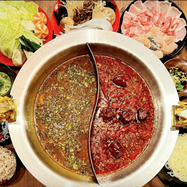 本格薬膳火鍋と麻辣スパイスカレー専門店 神戸南京町 麻辣朋友!_スパイスの効いた本格麻辣火鍋