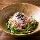 京水菜と温泉卵のハリハリサラダ