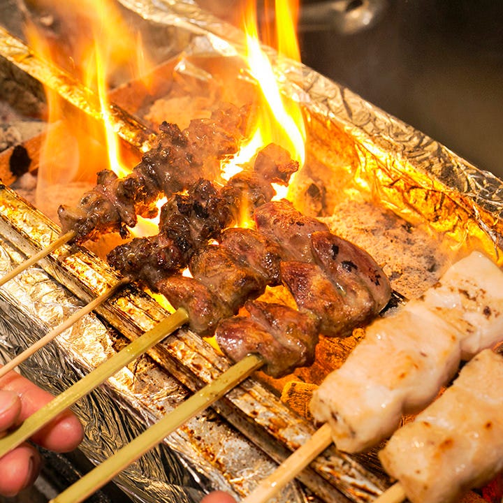 朝びき香取市産水郷どりを炭火で炙る