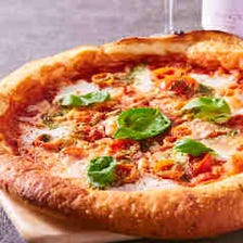 豊富な種類の生パスタ、ピザ、お手頃価格のイタリアンタパスに本格ステーキをご用意！