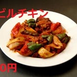 野菜とチキンたっぷりのソテー。辛さと旨さでヤミツキに…♪