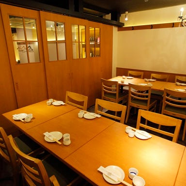 47都道府県地酒と季節の鮮魚 UMAMI（ウマミ）日本酒弐番館 店内の画像