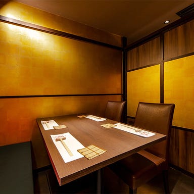 難波 すし麗_落ち着きある大人の空間。