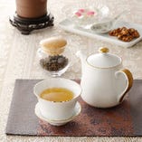烏龍茶やジャスミン茶など中華料理に相性抜群な中国茶も各種ご用意