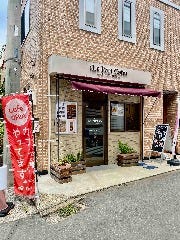 Le Petit Cafe