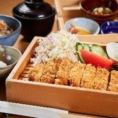 ランチの一番人気はあぐー豚のロースカツ御膳♪